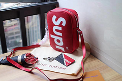 定番人気 Supreme&ルイヴィトン 斜めがけショルダー バッグ 赤 メンズ M53434 ブランドコピーバッグ激安販売専門店