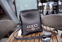 定番人気 Gucci グッチ 斜めがけショルダー バッグ  黒色 メンズ  G3270-3   格安コピーバッグ口コミ