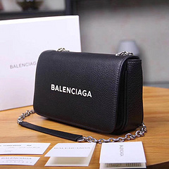 新作  BALENCIAGA    バレンシアガ ショルダーバッグ レディース 791680 コピーバッグ 販売